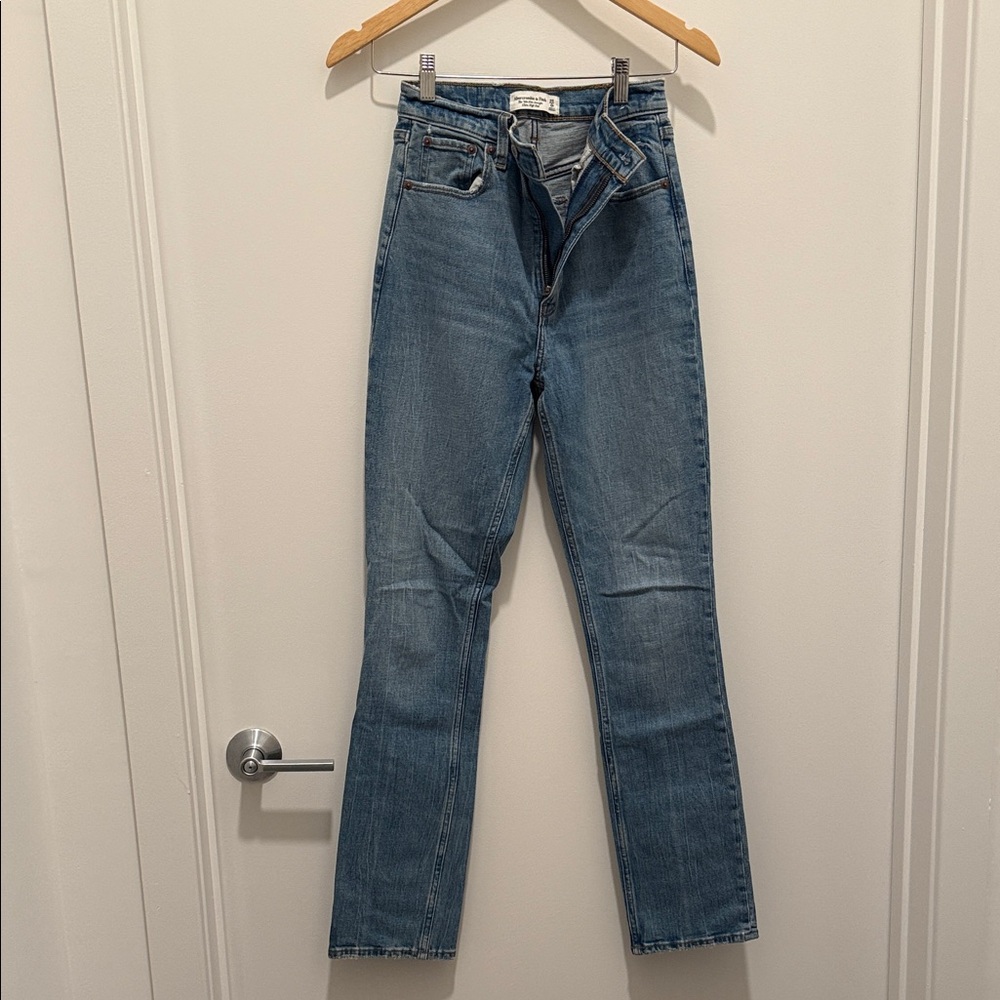 Abercrombie & Fitch The 90’s Slim Straight Ultra High Rise Jeans